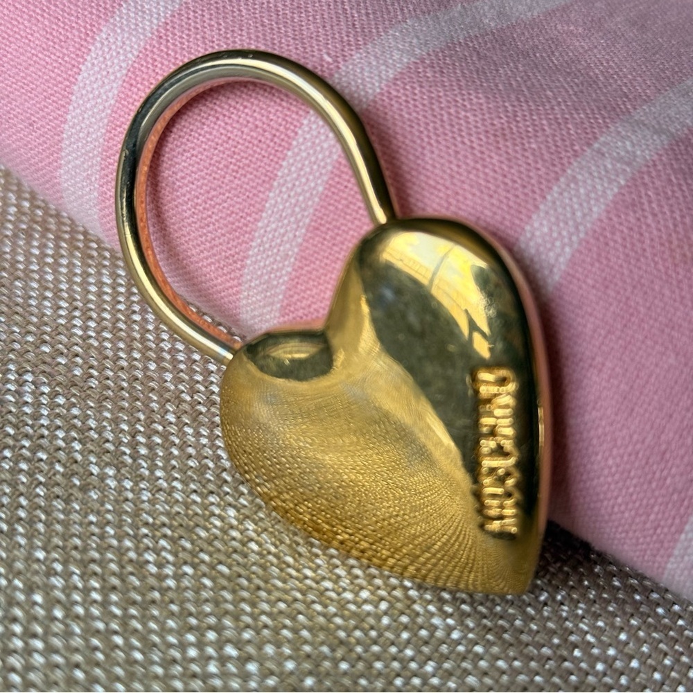 MOSCHINO BY REDWALL GOLD TONED HEART LOCK BAG CHARM 1980s Vintage Key - Picture 2 of 13